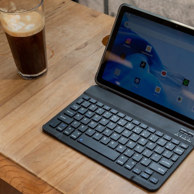 AGM PAD P1 | 4G LTE 防水＆防滴タブレット |強力なチップセット |軽量 | 2K解像度ディスプレイ |ビッグバッテリー |アンドロイド13